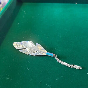 Absolutely beautiful Sterling silver pin. 5 1/4 inches length and 1 inch wide​